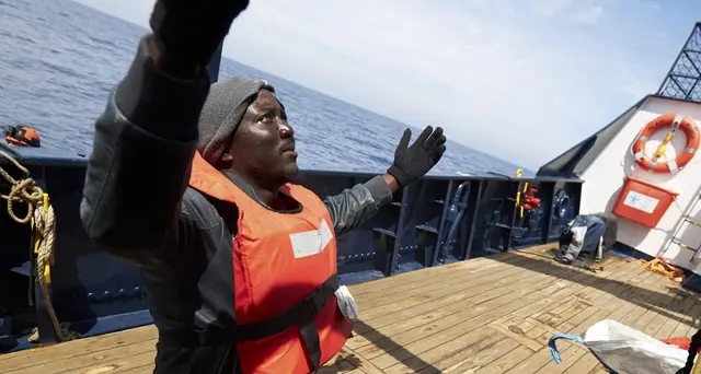 Sbarcati i migranti della Alan Kurdi