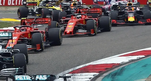Ancora delusione Ferrari in Cina: vince Hamilton, terzo Vettel