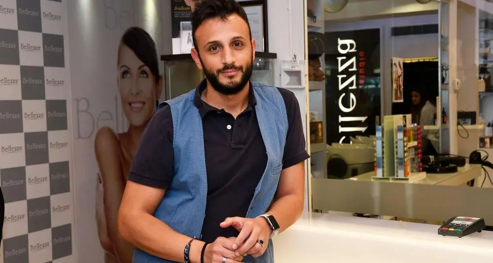\"Cercasi parrucchiere uomo, preferibilmente gay\"