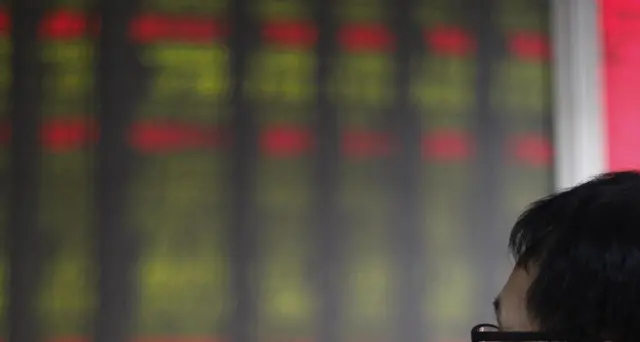 Borsa, Shanghai debole in avvio