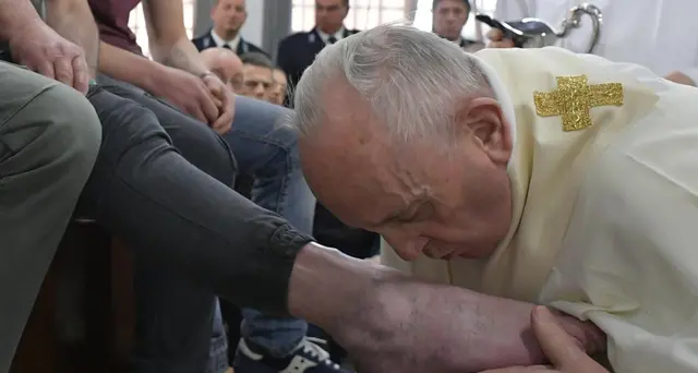 Papa, 'il vescovo sia servitore'