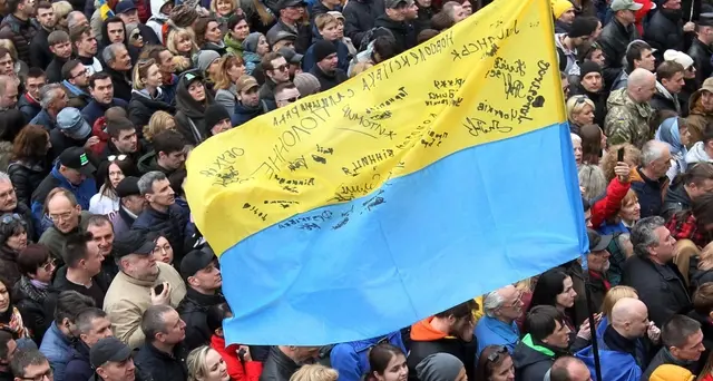 Migliaia a manifestazione per Poroshenko