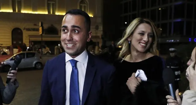 Foto 'rubate', compagna Di Maio diffida