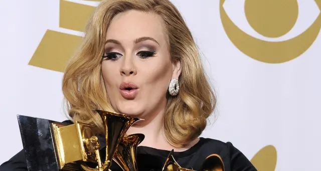 Adele annuncia la separazione dal marito