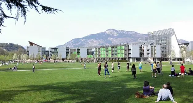 Trento, due rapinatori giovanissimi aggrediscono studenti alle Albere