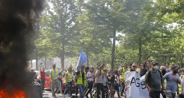 Gilet gialli, 126 fermi a Parigi