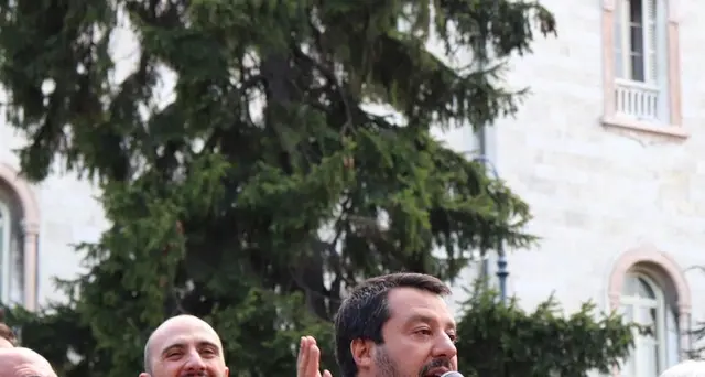 Salvini, Siri resta al suo posto