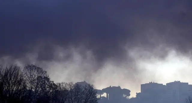 Rogo in una discarica abusiva a Roma