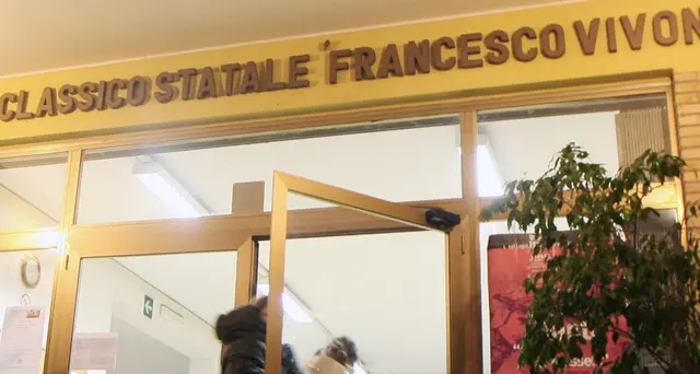 Professore cade da finestra in liceo Eur