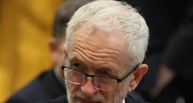 Corbyn non andrà a banchetto per Trump