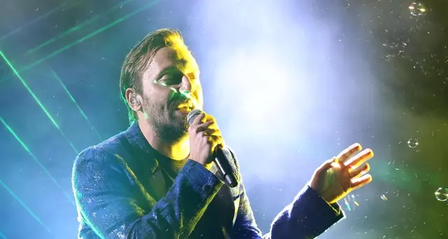 Cremonini, sulle spalle Gaber e Mercury