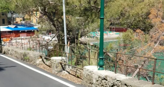 Buca su asfalto, chiusa strada Portofino
