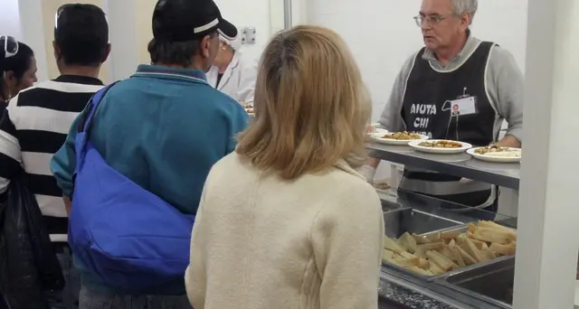 Sconta pena in una mensa dei poveri