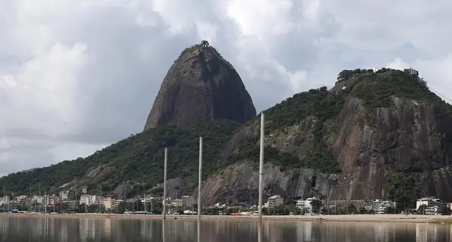 Pioggia e vento colpiscono Rio, allerta