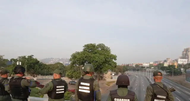 Ministro venezuelano: i militari con noi