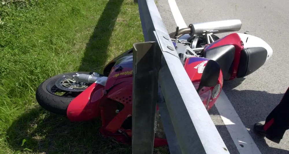 Scontro tra moto, tre feriti sulla Mendola