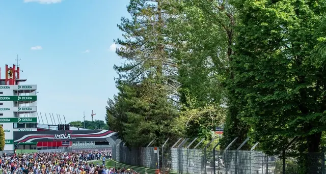 In migliaia a Imola per ricordare Senna