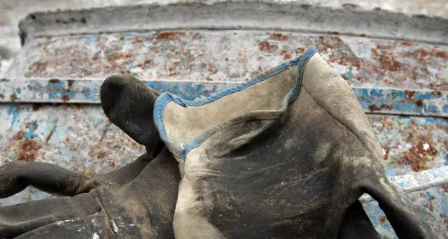 Blocco cemento su operaio, è grave