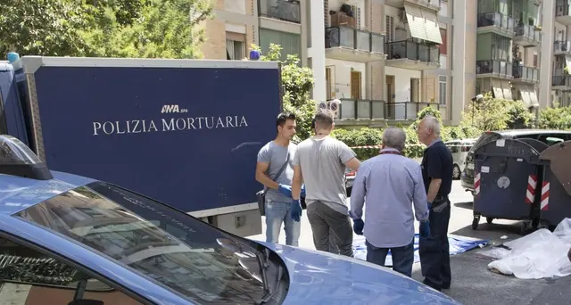 Accoltella a morte la moglie e si uccide