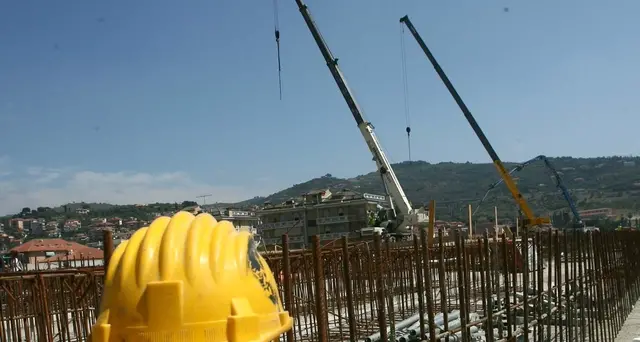 Morto operaio colpito da blocco cemento