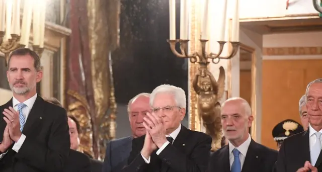 Applausi capi di Stato a Noemi