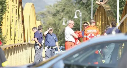 Violentata a 15 anni mentre torna a casa da scuola in bici, dieci giovani sottoposti al test del Dna