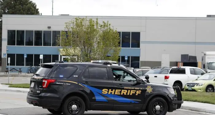 Spari in una scuola a Denver, ucciso uno studente 18enne