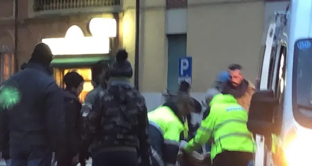 Aggredito dall'ex con acido, è grave
