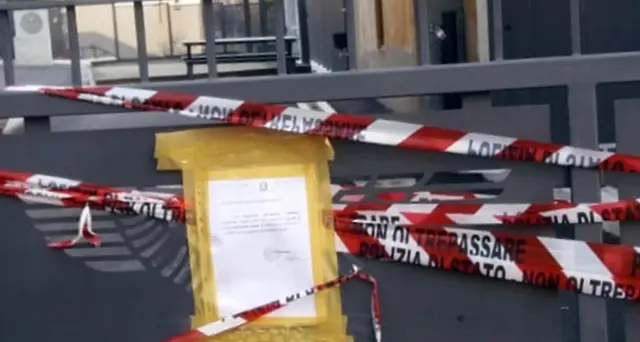Aquila nazi su cancello, rischia 6 anni