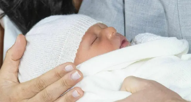 Harry e Meghan mostrano il Royal baby
