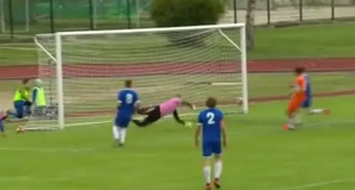 \"Gravissimo comportamento antisportivo\", due giornate di squalifica al portiere del Brunico