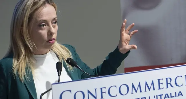 Meloni, blocco navale per stop barconi