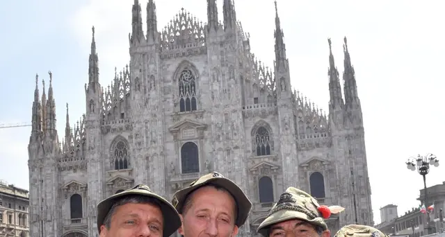Adunata Alpini, alzabandiera in Duomo