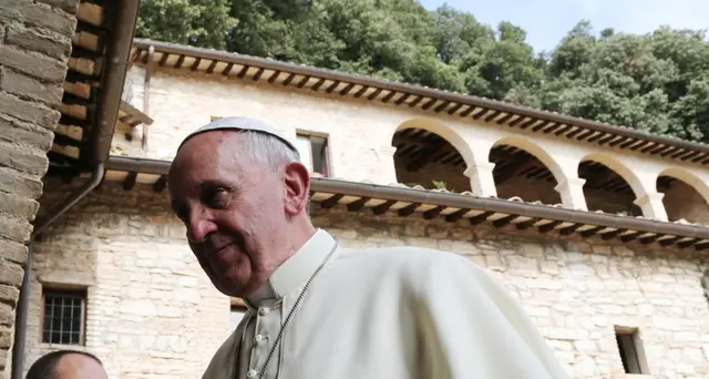 Papa ad Assisi, \"ridare anima\" economia