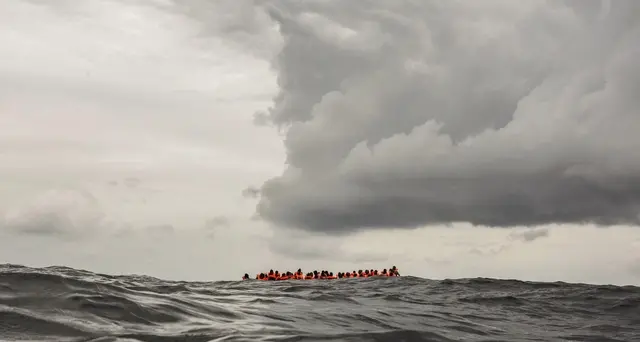 Marina Libia soccorre 150 su due barconi