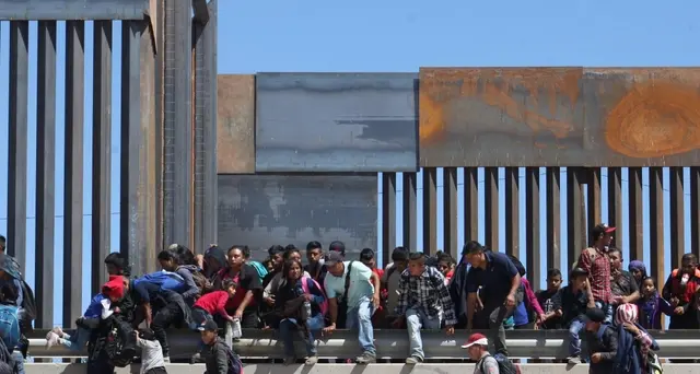 Usa, soldi per il muro presi ai missili