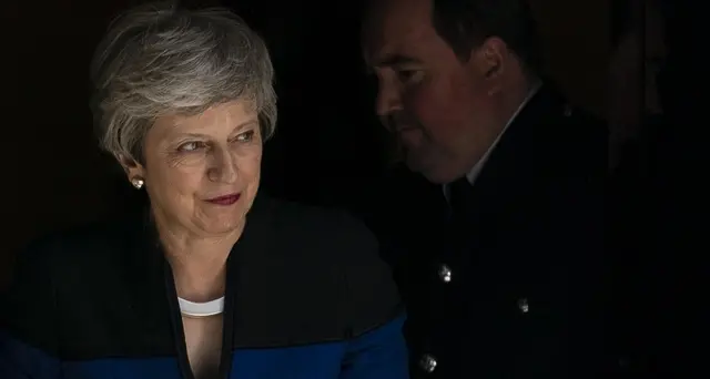 May rilancia, legge in Parlamento il 3/6