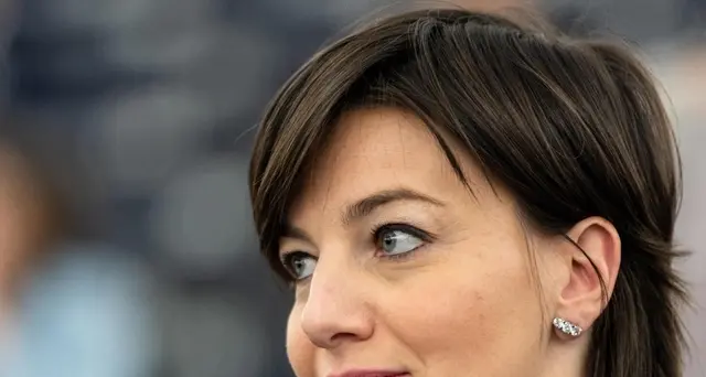 Comi indagata per finanziamento illecito