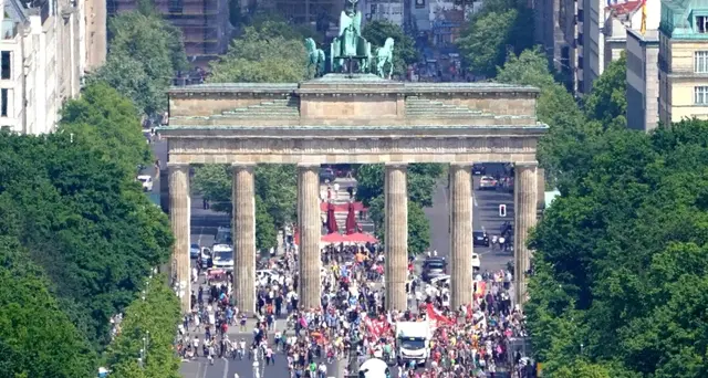 Migliaia a Berlino contro nazionalismo
