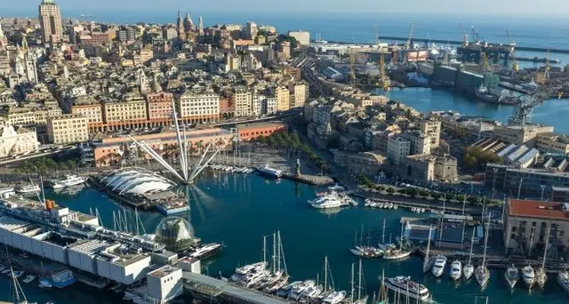 Bahri Yambu attracca in porto Genova