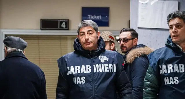 Formiche ospedale: 2 infermieri sospesi