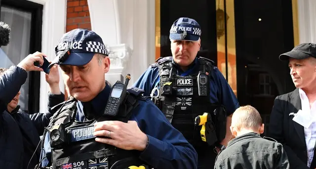 Usa prendono beni Assange in ambasciata