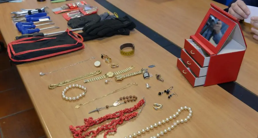 La banda del grimaldello bulgaro finisce in manette dopo un colpo da 20.000 euro