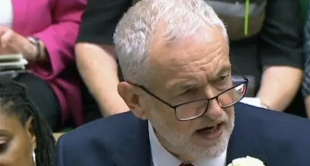 Brexit, Corbyn conferma il no alla May