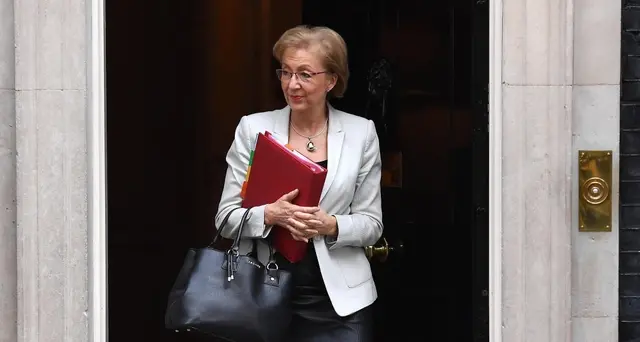 Brexit, ministra Leadsom si dimette