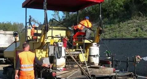 Strade, asfaltature in corso. Il maltempo ha causato danni per 5,5 milioni