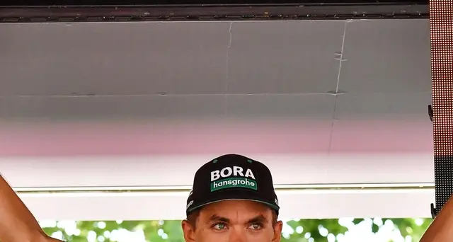 Giro: Benedetti trionfa a Pinerolo