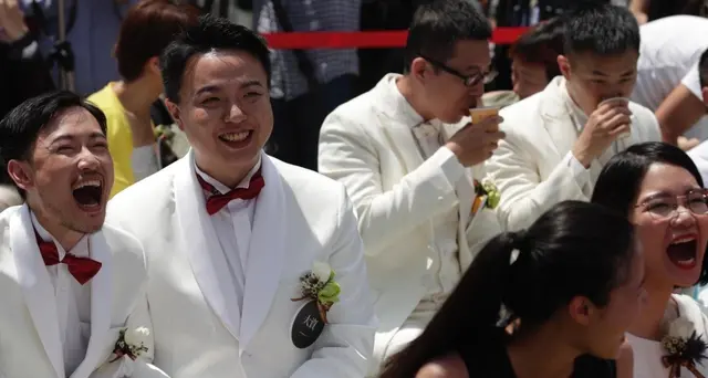Taiwan, è subito boom di matrimoni gay