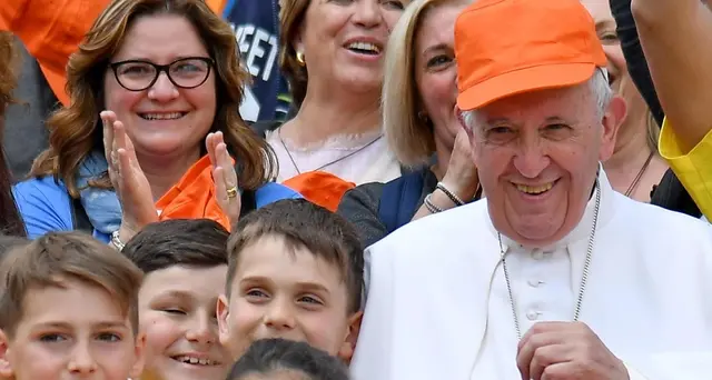 Papa, interessi non deturpino il calcio
