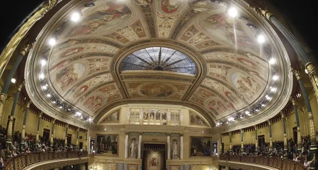 Spagna, Parlamento sospende catalani